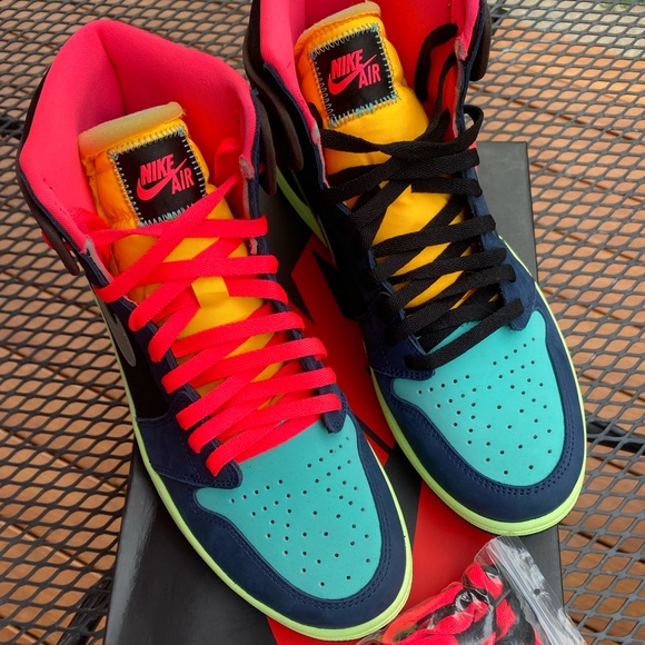 Air Jordan 1 Retro High “Bio Hack” Comes with Box and 2 Sets of Laces. - Picture 2 of 7